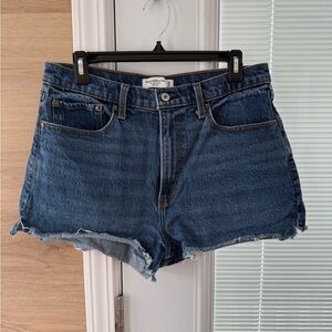 Abercrombie & Fitch The Mom Short High Rise Curve Love